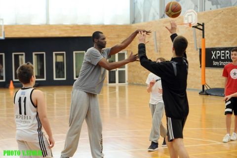 Ο Πέτγουεϊ διδάσκει μπάσκετ στο Costa Navarino