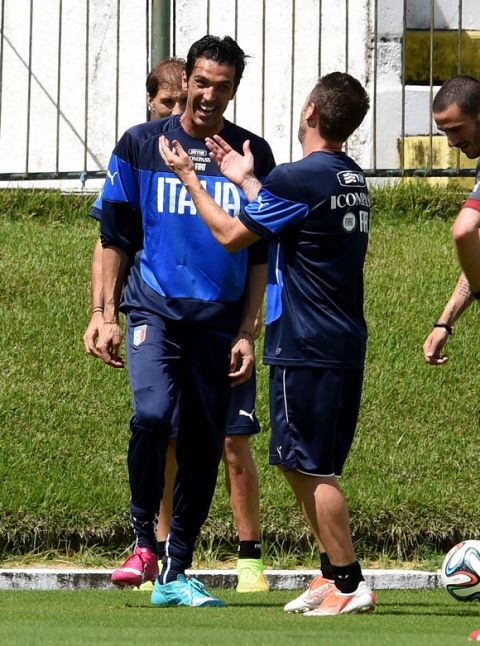 NATAL, BRAZIL - JUNE 22:  Antonio Cassano and Gianluigi Buffon (L) of Italy during training session on June 22, 2014 in Natal, Brazil.  (Photo by Claudio Villa/Getty Images)