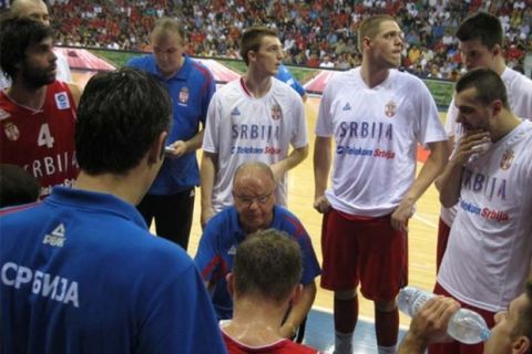Η FIBA απειλεί τη Σερβία με αποκλεισμό