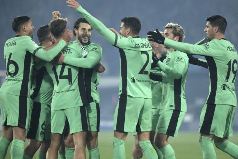 Οι παίκτες της Ατλέτικο πανηγυρίζουν γκολ που σημείωσαν κόντρα στη Φέγενορντ για τη φάση των ομίλων του Champions League 2023-2024 στο "Ντε Κάιπ", Ρότερνταμ | Τρίτη 28 Νοεμβρίου 2023