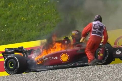 Formula 1, GP Αυστρίας: Η Ferrari του Κάρλος Σάινθ πήρε φωτιά