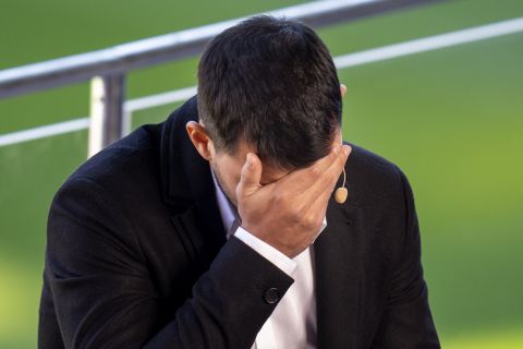 Ο Σέρχιο Αγκουέρο με δάκρυα στα μάτια στην ανακοίνωση ότι αποσύρεται από το ποδόσφαιρο