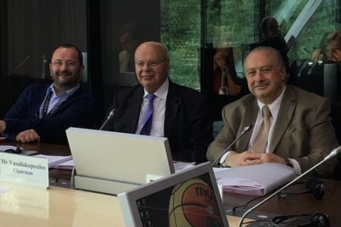 Αποφασίζει πως θα κινηθεί η FIBA