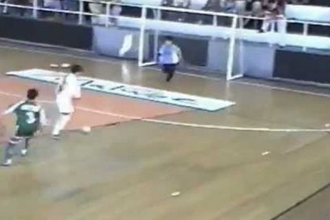 Όταν ο Κοουτίνιο έκανε... μαγικά σε αγώνες Futsal!