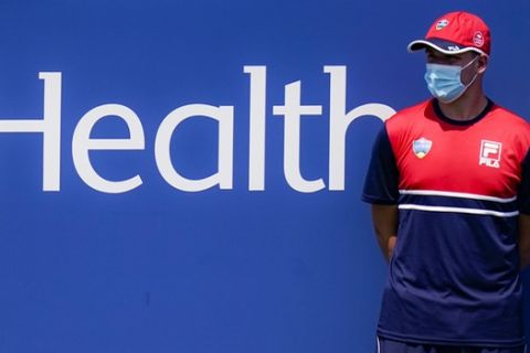 Ball boy με μάσκα στο US Open