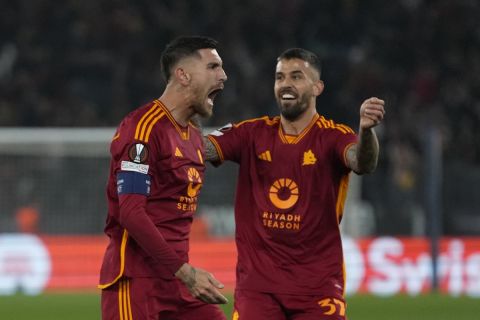 Ο Λορέντζο Πελεγκρίνι της Ρόμα πανηγυρίζει γκολ που σημείωσε κόντρα στη Φέγενορντ στα playoffs για τη φάση των 16 του Europa League 2023-2024 στο "Ολίμπικο", Ρώμη | Πέμπτη 22 Φεβρουαρίου 2024