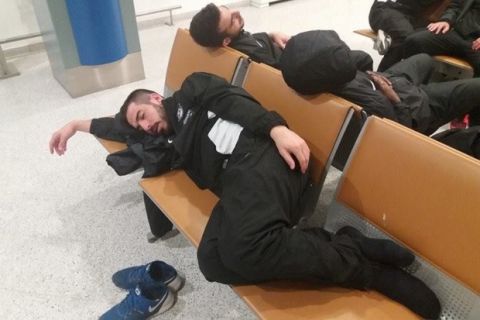 Οι παίκτες του ΟΦΗ κοιμήθηκαν στα καθίσματα του "Ελ. Βενιζέλος"