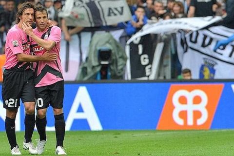 Juventus' forward Alessandro Del Piero (R)  celebrates after scoring with Juventus' midfielder Andrea Pirlo during the Italian Serie A football match Juventus against Atalanta on May 13, 2012 in Juventus stadium in Turin.  AFP PHOTO / GIUSEPPE CACACE
