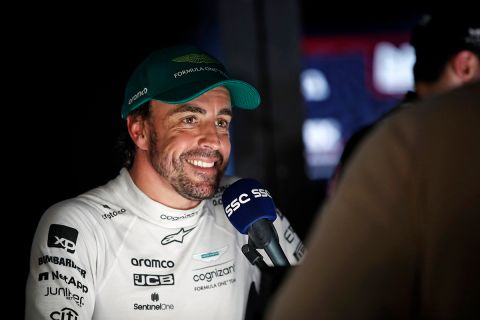 Portrait, Media, Bahrain International Circuit, GP2301a, F1, GP, Bahrain
Fernando Alonso, Aston Martin F1 Team, is interviewed after Qualifying