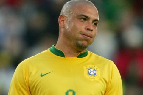 Brazil's striker Ronaldo gestures after missing a goal during a friendly soccer match against FC Lucerne in Basel, Switzerland, Tuesday, May 30, 2006. Brazil will play in group F with Japan, Australia and Croatia during the upcoming soccer World Cup. (AP Photo/Fernando Llano)     