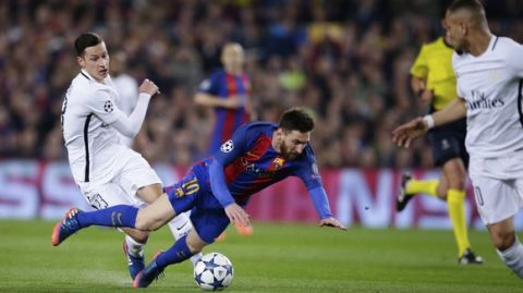 Barcelona's Lionel Messi, center, is tackled by PSG's Julian Draxler during the Champion's League round of 16, second leg soccer match between FC Barcelona and Paris Saint Germain at the Camp Nou stadium in Barcelona, Spain, Wednesday March 8, 2017. (AP Photo/Manu Fernandez)