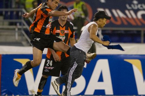 Mexico's Jaguares' Ricardo Esqueda kicks a fan during their Copa Libertadores 2011 football match against Colombia Junior at the Metropilitan Stadium in Barranquilla on May 5, 2011. AFP PHOTO/Luis Acosta (Photo credit should read LUIS ACOSTA/AFP/Getty Images)
