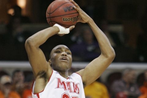 Miami of Ohio's Antonio Ballard shoots against Akron in a Mid-American Conference NCAA basketball tournament quarterfinal game Thursday, March 12, 2009, in Cleveland. (AP Photo/Mark Duncan)