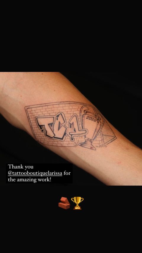 Το νέο, εντυπωσιακό τατουάζ του Κουρτουά