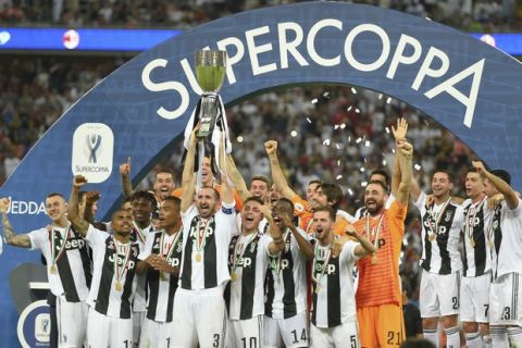 Juventus' Giorgio Chiellini raises the trophy at the end of the Italian Super Cup final soccer match between AC Milan and Juventus at King Abdullah stadium in Jiddah, Saudi Arabia, Wednesday, Jan. 16, 2019. (AP Photo)