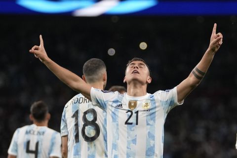 Ο Ντιμπάλα πανηγυρίζει γκολ του στο Finalissima μεταξύ Ιταλίας και Αργεντινής