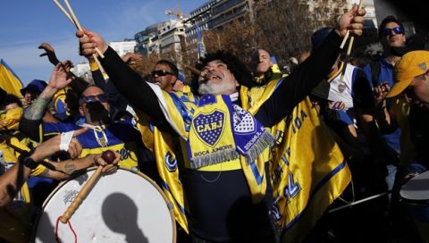 Boca Juniors supporters cheer ahead of the Copa Libertadores Final between River Plate and Boca Juniors in Madrid, Sunday, Dec. 9, 2018. Tens of thousands of Boca and River fans are in the city for the "superclasico" at Santiago Bernabeu Stadium on Sunday. (AP Photo/Emilio Morenatti)