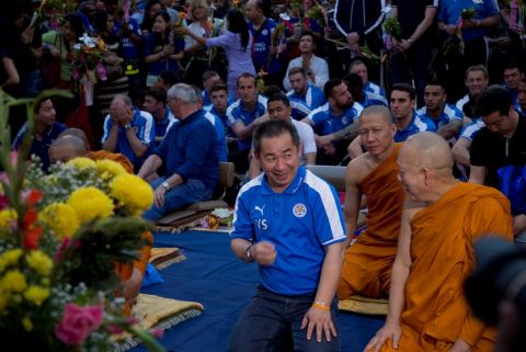 Owner of English club Leicester City Vichai Srivaddhanaprabha, center speaks with a with a Buddhist monk ahead of Buddhist religious rituals at Shwedagon pagoda, considered as the holiest Buddhist shrine in Yangon, Myanmar, Sunday, May 22, 2016. The Leicester City players and staff, champions of English Premier League visited Myanmar for a few hours on Sunday. (AP Photo/ Gemunu Amarasinghe)
