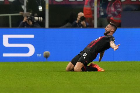 Ο Ολιβιέ Ζιρού της Μίλαν πανηγυρίζει γκολ που σημείωσε κόντρα στη Ζάλτσμπουργκ για τη φάση των ομίλων του Champions League 2022-2023 στο "Τζιουζέπε Μεάτσα", Μιλάνο | Τετάρτη 2 Νοεμβρίου 2022