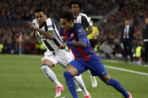 Barcelona's Neymar, right, runs with the ball chased by Juventus' Dani Alves during the Champions League quarterfinal second leg soccer match between Barcelona and Juventus at Camp Nou stadium in Barcelona, Spain, Wednesday, April 19, 2017. (AP Photo/Emilio Morenatti)