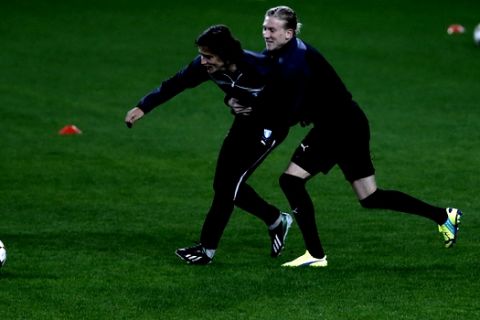 Malmo's Simon Kroon, right, and Simon Thern attend a training session at the Georgios Karaiskakis Stadium in the port of Piraeus, near Athens, on Monday Dec. 8, 2014. Malmo will play Olympiakos on Tuesday in a Champions League Group A soccer match. (AP Photo/Petros Giannakouris)
