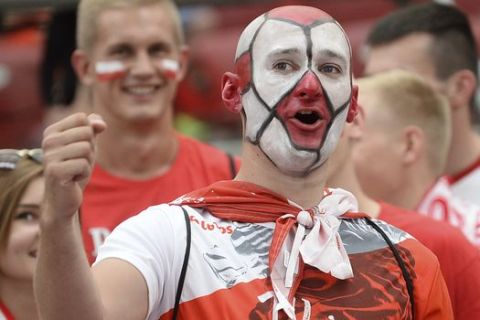 Fans gather at the National Stadium which turned to a giant fanzone, to watch on videowalls the group H match between Poland and Senegal at the 2018 soccer World Cup in Russia, in Warsaw, Poland, Tuesday, June 19, 2018. (AP Photo/Alik Keplicz)
