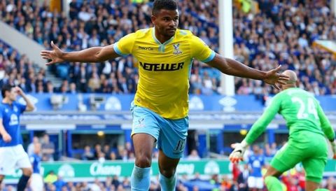 LIVERPOOL, ENGLAND - SEPTEMBER 21:  Fraizer Campbell of Crystal Palace celebrates after scoring his team's second goal uring the Barclays Premier League match between Everton and Crystal Palace at Goodison Park on September 21, 2014 in Liverpool, England.  (Photo by Jan Kruger/Getty Images)
