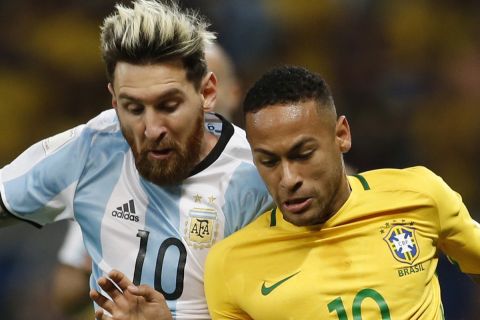 Ο Λιονέλ Μέσι της Αργεντινής μονομαχεί με τον Νεϊμάρ της Βραζιλίας για τα προκριματικά του Παγκοσμίου Κυπέλλου 2018 στο "Μινεϊράο", Μπέλο Οριζόντε | Πέμπτη 10 Νοεμβρίου 2016