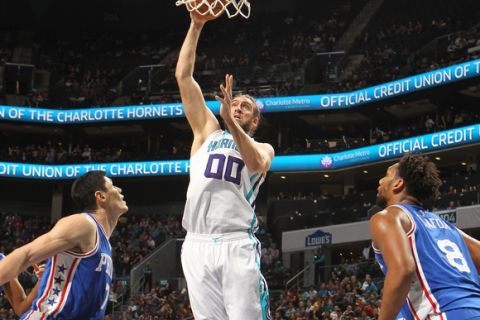 CHARLOTTE, NC - NOVEMBER 2:  Spencer Hawes #00 of the Charlotte Hornets shoots against the Philadelphia 76ers during the game at the Spectrum Center on November 2, 2016 in Charlotte, North Carolina. NOTE TO USER: User expressly acknowledges and agrees that, by downloading and or using this photograph, User is consenting to the terms and conditions of the Getty Images License Agreement.  Mandatory Copyright Notice:  Copyright 2016 NBAE (Photo by Brock Williams-Smith/NBAE via Getty Images)