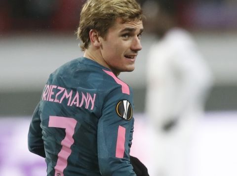 Atletico's Antoine Griezmann during the Europa League, round of 16 second leg soccer match between Lokomotiv Moscow and Atletico Madrid, in Moscow, Russia, Thursday, March 15, 2018. (AP Photo/Pavel Golovkin)