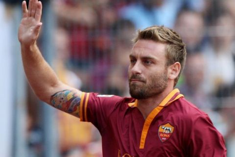 ROME, ITALY - AUGUST 21:  Daniele De Rossi of AS Roma greets the fans during an AS Roma team presentation at Olimpico Stadium on August 21, 2013 in Rome, Italy.  (Photo by Paolo Bruno/Getty Images)