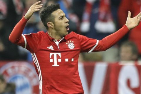 Bayern's Thiago Alcantara celebrates after scoring his side's fourth goal during the Champions League round of 16 first leg soccer match between FC Bayern Munich and Arsenal, in Munich, Germany, Wednesday, Feb. 15, 2017. (AP Photo/Matthias Schrader)