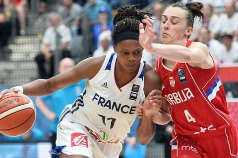 Η Γαλλία έστειλε την Εθνική Γυναικών στην επόμενη φάση