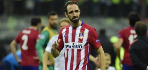 Atletico Madrid's Spanish defender Juanfran looks dejected after Atletico Madrid lost the UEFA Champions League final football match to Real Madrid at San Siro Stadium in Milan, on May 28, 2016. / AFP / OLIVIER MORIN        (Photo credit should read OLIVIER MORIN/AFP/Getty Images)
