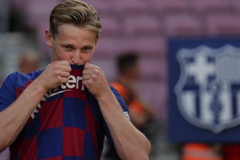 Dutch soccer player Frenkie de Jong poses for media and supporters as he is unveiled as a new FC Barcelona player at the Camp Nou stadium in Barcelona, Spain, Friday, July 5, 2019. (AP Photo/Emilio Morenatti)