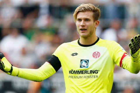 MOENCHENGLADBACH, GERMANY - AUGUST 23:  Goalkeeper, Loris Karius of Mainz 05 reacts to a officials decision during the Bundesliga match between Borussia Moenchengladbach and 1. FSV Mainz 05 held at Borussia-Park on August 23, 2015 in Moenchengladbach, Germany.  (Photo by Dean Mouhtaropoulos/Bongarts/Getty Images)