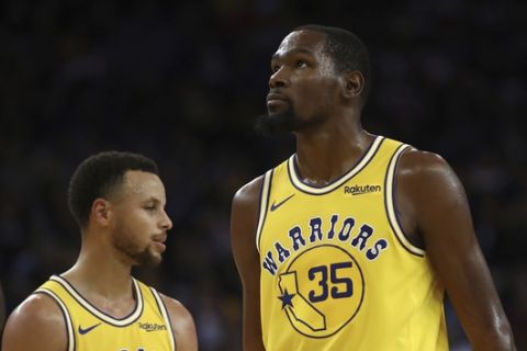 Golden State Warriors' Stephen Curry, left, and Kevin Durant during the second half of an NBA basketball game against the Washington Wizards Wednesday, Oct. 24, 2018, in Oakland, Calif. (AP Photo/Ben Margot)
