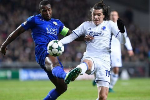 Leicester City's Jamaican defender Wes Morgan (L) vies with FC Copenhagen's Paraguayan forward Federico Santander during the UEFA Champions League group G football match between FC Copenhagen and Leicester City FC at the Telia Parken stadium in Copenhagen on November 2, 2016.  / AFP / JONATHAN NACKSTRAND        (Photo credit should read JONATHAN NACKSTRAND/AFP/Getty Images)