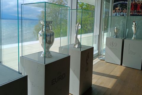 Το SPORT24 στα γραφεία της UEFA στη Νιόν: Οι κούπες, τα κειμήλια και οι θρύλοι