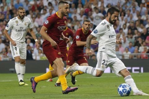 Roma midfielder Nicolo' Zaniolo, center runs toward Real midfielder Isco, right as he vies the ball past Roma defender Kostas Manolas during a Group G Champions League soccer match between Real Madrid and Roma at the Santiago Bernabeu stadium in Madrid, Spain, Wednesday Sept. 19, 2018. (AP Photo/Paul White)