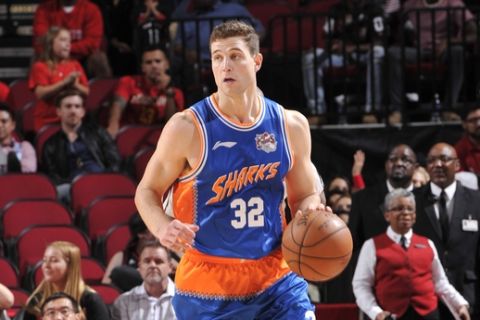 HOUSTON, TX - OCTOBER 2:  Jimmer Fredette #32 of the Shanghai Sharks brings the ball up court against the Houston Rockets during a preseason game on October 2, 2016 at the Toyota Center in Houston, Texas. NOTE TO USER: User expressly acknowledges and agrees that, by downloading and or using this photograph, User is consenting to the terms and conditions of the Getty Images License Agreement. Mandatory Copyright Notice: Copyright 2016 NBAE (Photo by Bill Baptist/NBAE via Getty Images)