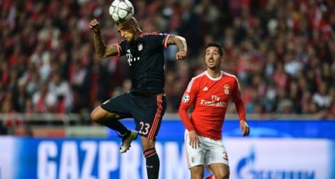 "Bayern Munich's Chilean midfielder Arturo Vidal (L) heads the ball with Benfica's defender Andre Almeida (R) during  before the UEFA Champions League second-leg quarterfinal football match SL Benfica vs Bayern Munich at Luz stadium in Lisbon on April 13, 2016.  / AFP / PATRICIA DE MELO MOREIRA        (Photo credit should read PATRICIA DE MELO MOREIRA/AFP/Getty Images)"
