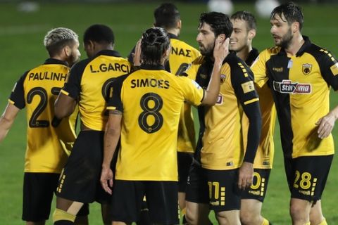 Οι παίκτες της ΑΕΚ πανηγυρίζουν το γκολ κόντρα στον Απόλλωνα
