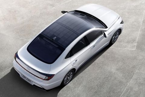 Το πρώτο αυτοκίνητο της Hyundai με ηλιακό πάνελ στην οροφή
