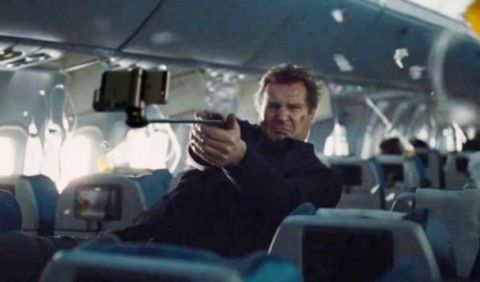 Όπλα σε διάσημες ταινίες αντικαταστάθηκαν με selfie sticks!