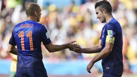 Netherlands' Arjen Robben congratulates Robin van Persie  after he scored his side's second goal during the group B World Cup soccer match between Australia and the Netherlands at the Estadio Beira-Rio in Porto Alegre, Brazil, Wednesday, June 18, 2014.  (AP Photo/Martin Meissner)