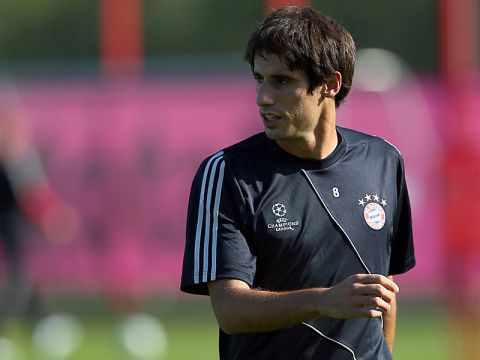 MUNICH, GERMANY - SEPTEMBER 18:  Javier Martinez looks on during a FC Bayern Muenchen training session ahead of their UEFA Champions League group F match against Valencia CF at the Saebener Strasse training ground on September 18, 2012 in Munich, Germany.  (Photo by Alexander Hassenstein/Bongarts/Getty Images)