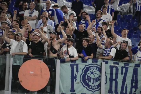 HJK's fans chant slogans after the end of the Europa League soccer match between Roma and HJK Helsinki at Rome's Olympic stadium, Thursday, Sept. 15, 2022. (AP Photo/Alessandra Tarantino)