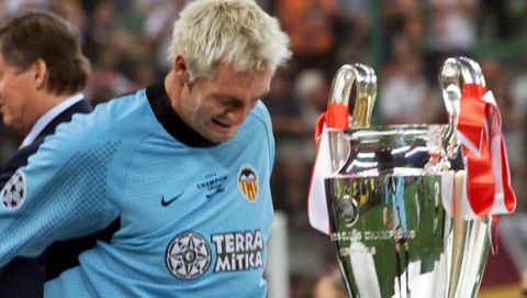 Valencia goalkeeper Santiago Canizares cries as he passes by the Champions League trophy after his team lost to Bayern Munich at the San Siro stadium in Milan, Italy, Wednesday, May 23, 2001. (AP Photo/Diether Endlicher)