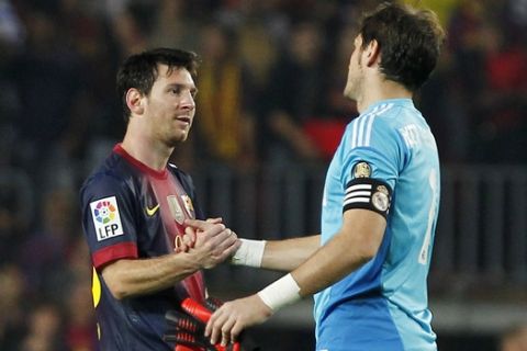 Real Madrid's goalkeeper Iker Casillas shakes hands with FC Barcelona's Lionel Messi from Argentina, left, during a Spanish La Liga soccer match at the Camp Nou stadium in Barcelona, Spain, Sunday, Oct. 7, 2012. (AP Photo/Andres Kudacki)
